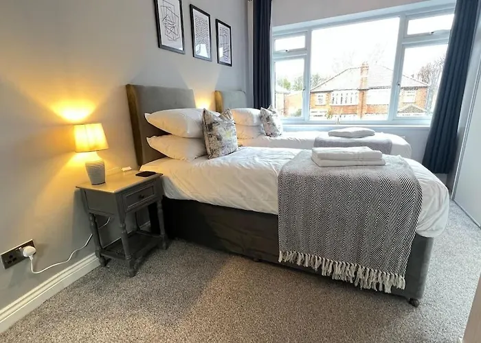 Chelwood * Leeds (West Yorkshire)