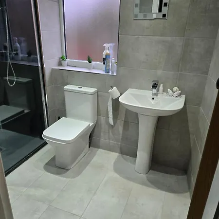 Chelwood * Leeds (West Yorkshire)